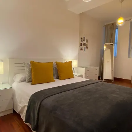 Homyat Prior Romo, Plaza Mayor Apartment