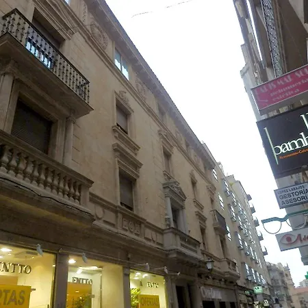 Homyat Prior Romo, Plaza Mayor アパート