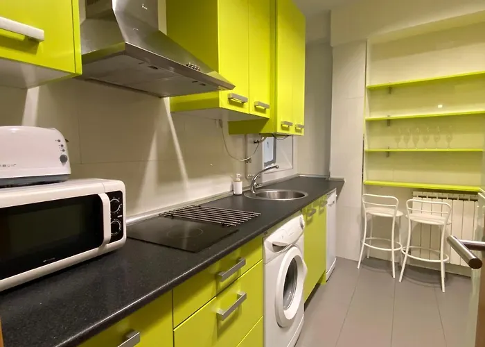 Homyat Prior Romo, Plaza Mayor Apartment