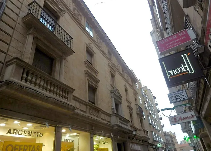 Homyat Prior Romo, Plaza Mayor Apartment